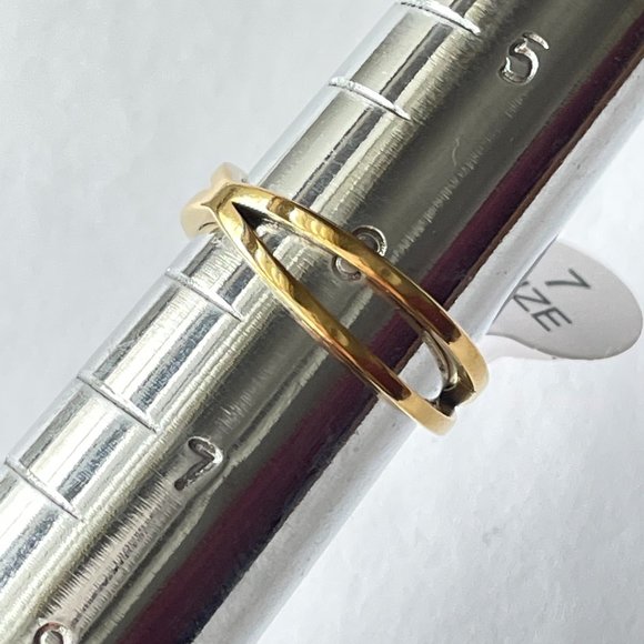 Bohemian Crisscross Gold Ring - Picture 3 of 3